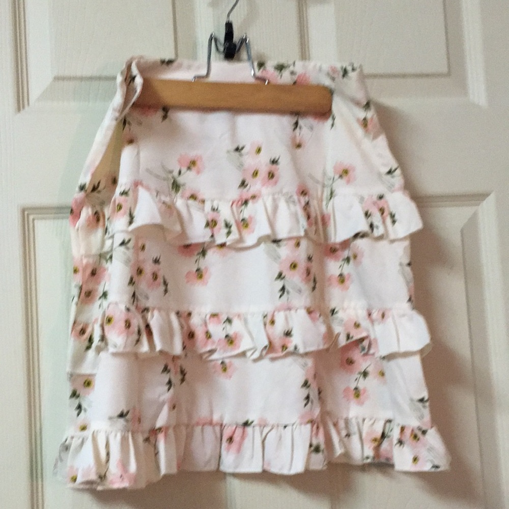 Cute floral mini skirt. Small